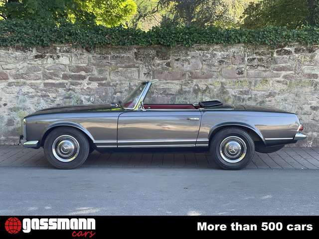 Mercedes-Benz 230 SL Pagode mit Hard-Top und Stehendem