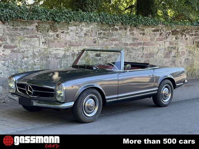 Mercedes-Benz 230 SL Pagode mit Hard-Top und Stehendem