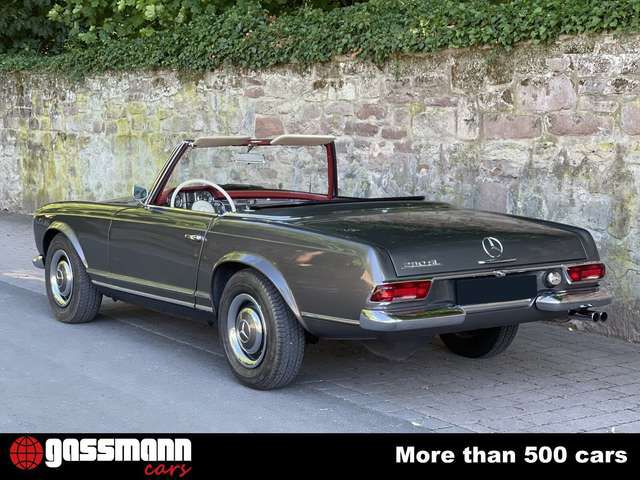 Mercedes-Benz 230 SL Pagode mit Hard-Top und Stehendem
