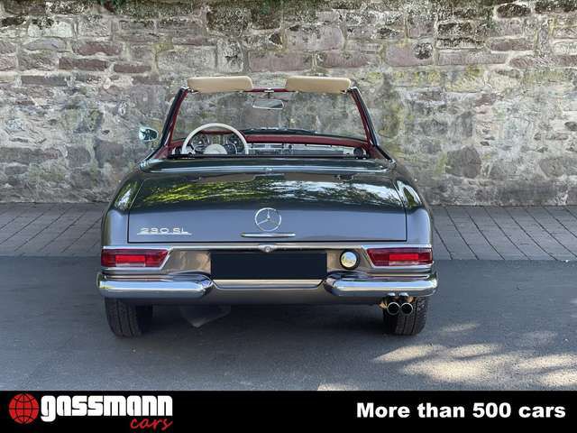 Mercedes-Benz 230 SL Pagode mit Hard-Top und Stehendem
