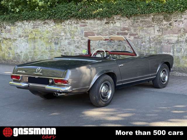 Mercedes-Benz 230 SL Pagode mit Hard-Top und Stehendem