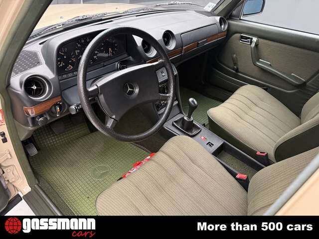 Mercedes-Benz 200 Limousine W123