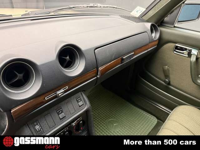 Mercedes-Benz 200 Limousine W123