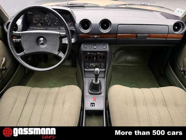 Mercedes-Benz 200 Limousine W123