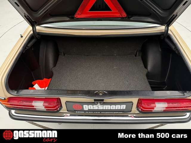 Mercedes-Benz 200 Limousine W123