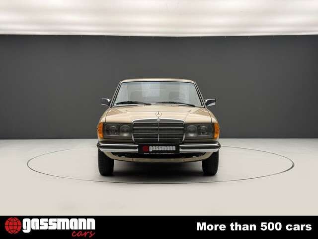 Mercedes-Benz 200 Limousine W123