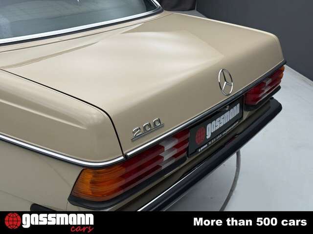 Mercedes-Benz 200 Limousine W123