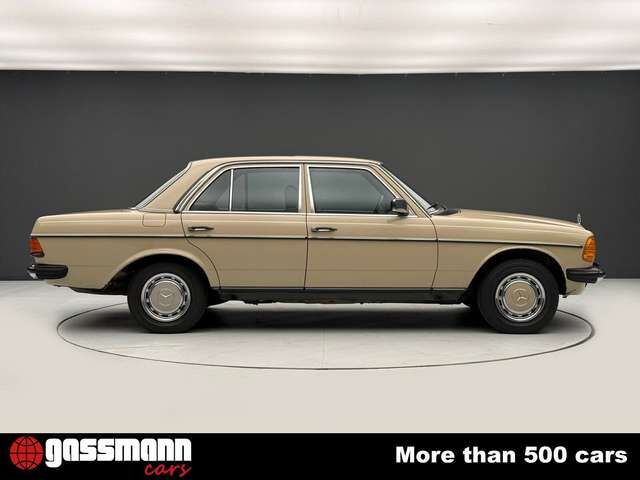 Mercedes-Benz 200 Limousine W123