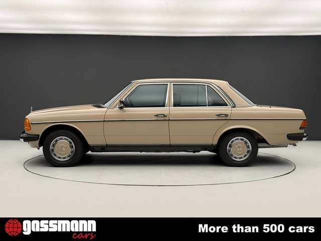 Mercedes-Benz 200 Limousine W123