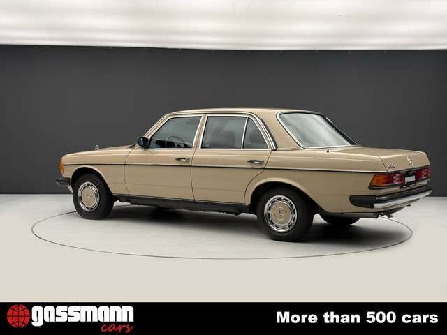 Mercedes-Benz 200 Limousine W123