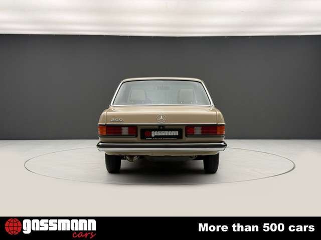 Mercedes-Benz 200 Limousine W123