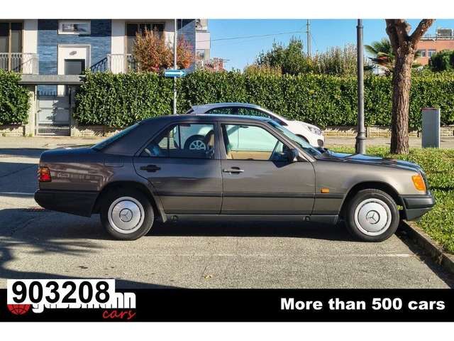 Mercedes-Benz 200 Limousine W124