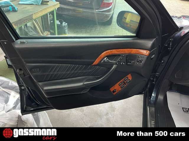 Mercedes-Benz S600 W220 Guard B7 Werks Panzer Armored