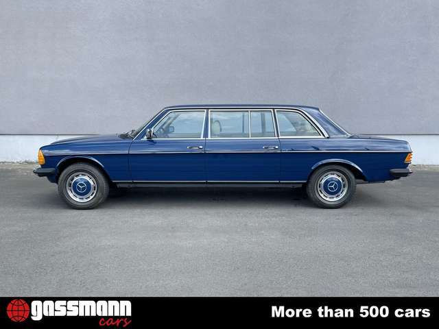 Mercedes-Benz 250 Lang Pullmann, Stretchlimousine W123