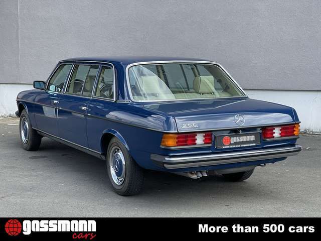 Mercedes-Benz 250 Lang Pullmann, Stretchlimousine W123