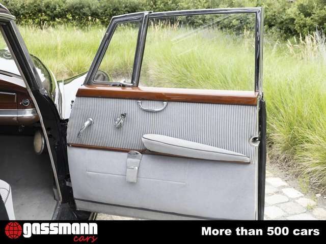 Mercedes-Benz 300 D Adenauer Limousine mit Schiebedach W189