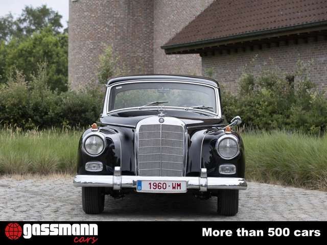 Mercedes-Benz 300 D Adenauer Limousine mit Schiebedach W189