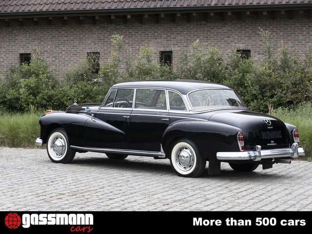 Mercedes-Benz 300 D Adenauer Limousine mit Schiebedach W189