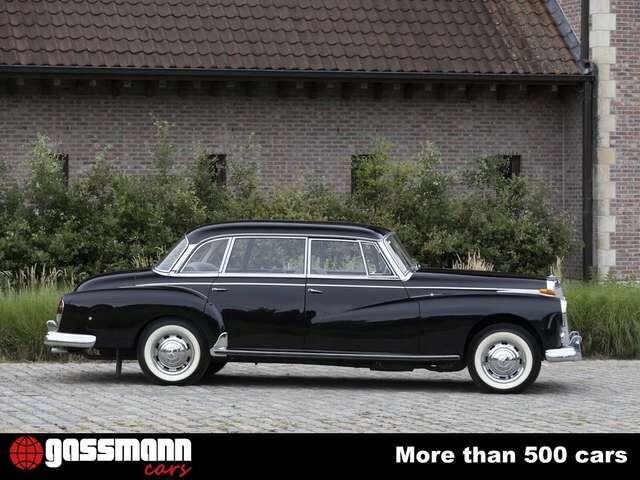 Mercedes-Benz 300 D Adenauer Limousine mit Schiebedach W189