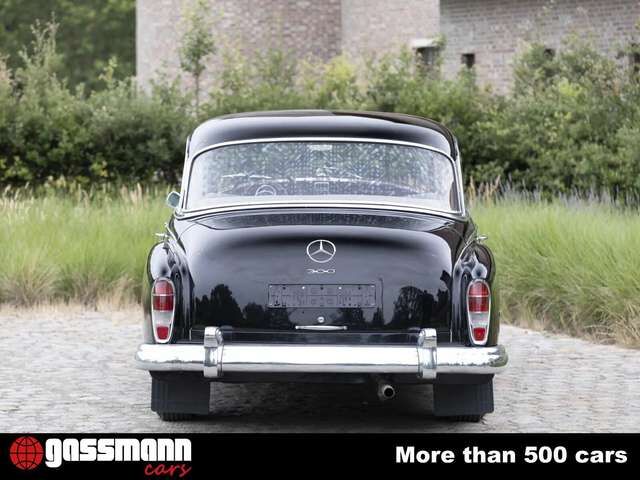 Mercedes-Benz 300 D Adenauer Limousine mit Schiebedach W189