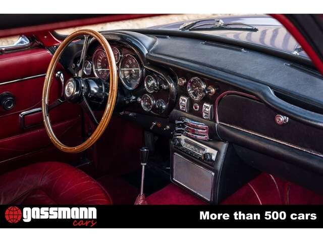 Aston Martin DB 6 Vantage Sports Saloon