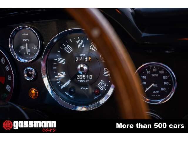 Aston Martin DB 6 Vantage Sports Saloon