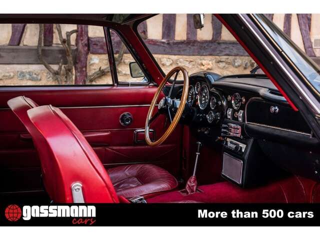 Aston Martin DB 6 Vantage Sports Saloon