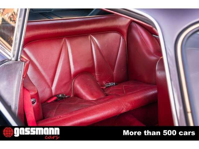 Aston Martin DB 6 Vantage Sports Saloon