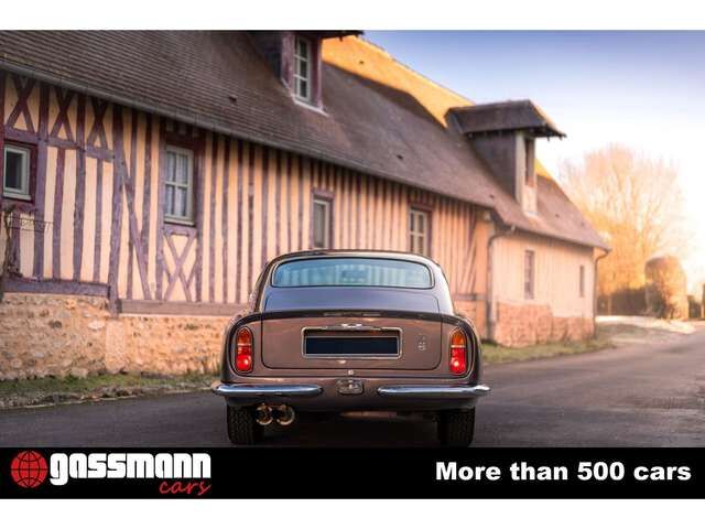 Aston Martin DB 6 Vantage Sports Saloon
