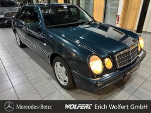 Mercedes-Benz E240 Elegance aus privatem Nachlass gepflegter Zustand!