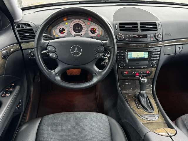 MERCEDES-BENZ E200 K Avantgarde Schiebedach aus Nachlass von Privat Ansicht 12 für Fahrzeugdetailseite