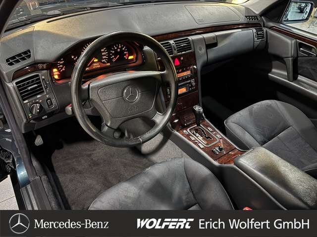 MERCEDES-BENZ E240 Elegance aus privatem Nachlass gepflegter Zustand! Ansicht 10 für Fahrzeugdetailseite