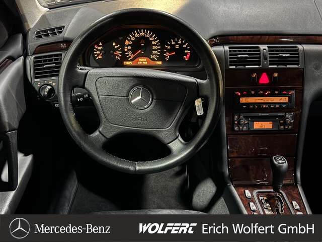 MERCEDES-BENZ E240 Elegance aus privatem Nachlass gepflegter Zustand! Ansicht 11 für Fahrzeugdetailseite