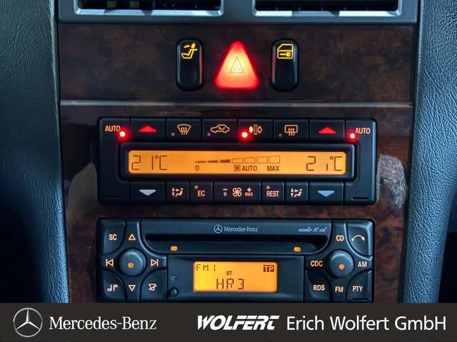 MERCEDES-BENZ E240 Elegance aus privatem Nachlass gepflegter Zustand! Ansicht 12 für Fahrzeugdetailseite