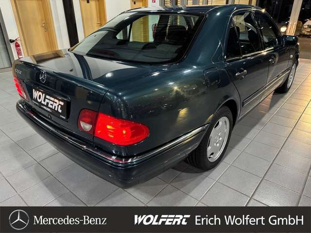 MERCEDES-BENZ E240 Elegance aus privatem Nachlass gepflegter Zustand! Ansicht 5 für Fahrzeugdetailseite