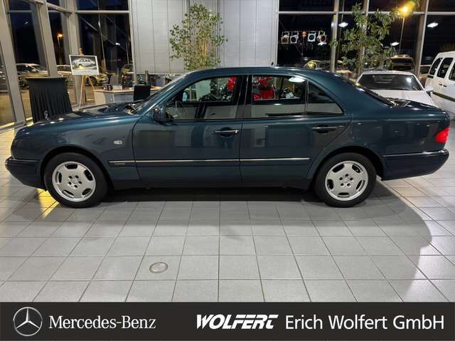 MERCEDES-BENZ E240 Elegance aus privatem Nachlass gepflegter Zustand! Ansicht 8 für Fahrzeugdetailseite