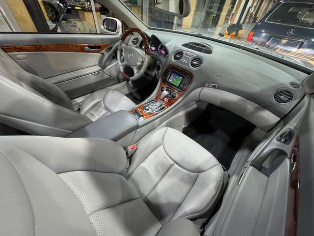 MERCEDES-BENZ SL 350 aus 2. Hand mit neuem Service, Reifen und Bremsen Ansicht 12 für Fahrzeugdetailseite