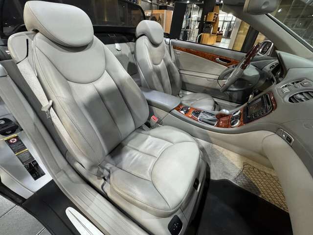 MERCEDES-BENZ SL 350 aus 2. Hand mit neuem Service, Reifen und Bremsen Ansicht 13 für Fahrzeugdetailseite