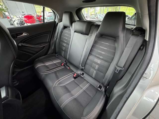 MERCEDES-BENZ GLA 180 mit Offroad Fahrwerk, 2 Jahre Mercedes Garantie Ansicht 14 für Fahrzeugdetailseite