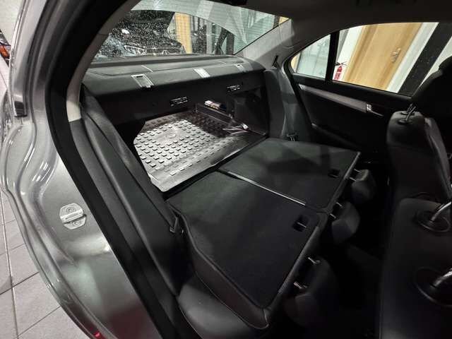 MERCEDES-BENZ C180 Avantgarde mit Anhängerkupplung von Privat Ansicht 15 für Fahrzeugdetailseite