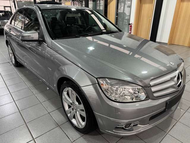 MERCEDES-BENZ C180 Avantgarde mit Anhängerkupplung von Privat Ansicht 3 für Fahrzeugdetailseite