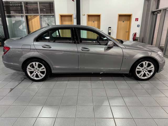 MERCEDES-BENZ C180 Avantgarde mit Anhängerkupplung von Privat Ansicht 4 für Fahrzeugdetailseite
