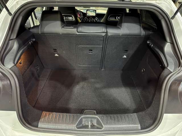 MERCEDES-BENZ A220 d AMG-Räder AMG-Kühlergrill Night-Paket AHK Ansicht 14 für Fahrzeugdetailseite