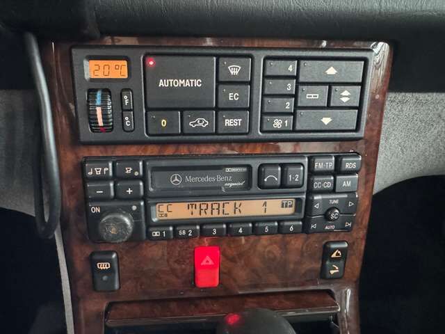 MERCEDES-BENZ SL 300 300 SL-24 aus 1. Hand nur 69.600 Km Ansicht 12 für Fahrzeugdetailseite