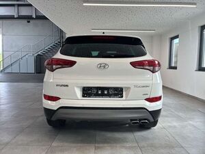Hyundai TUCSON 2.0 CRDi Style 4WD Pano PDC Kamera Shz Tempomat