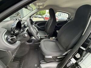 smart forFour electric drive   EQ | RFK | NAVI | DAB