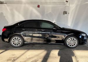 Mercedes-Benz A250 e Limousine 8G-DCT AMG Line   PANO