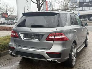 Mercedes-Benz ML 63 AMG V8 BITURBO*4M*PANO*NAVI*H K*MEMORY*RFK