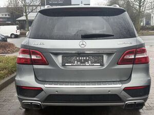 Mercedes-Benz ML 63 AMG V8 BITURBO*4M*PANO*NAVI*H K*MEMORY*RFK