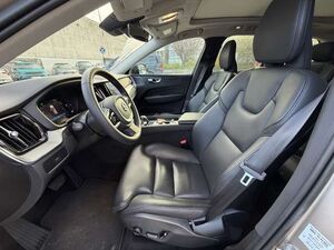 Volvo XC60 B4 B Plus Dark 2WD | AHK | PANO | Key-Go